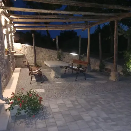 G House * Dutovlje